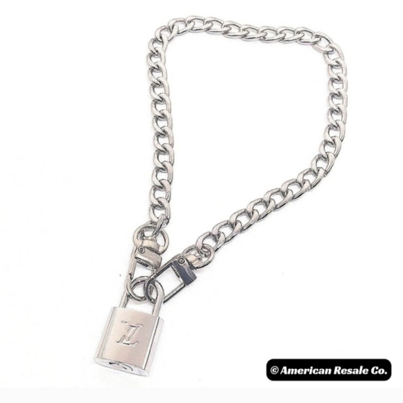 Authentic Louis Vuitton #315 Silver Vintage Lock & 2 Keys Necklace - Picture 3 of 9